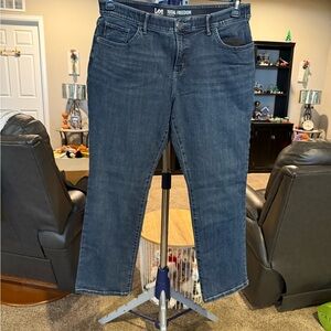 Lee Women's Total Freedom Jeans - Dark Blue. Size 14
